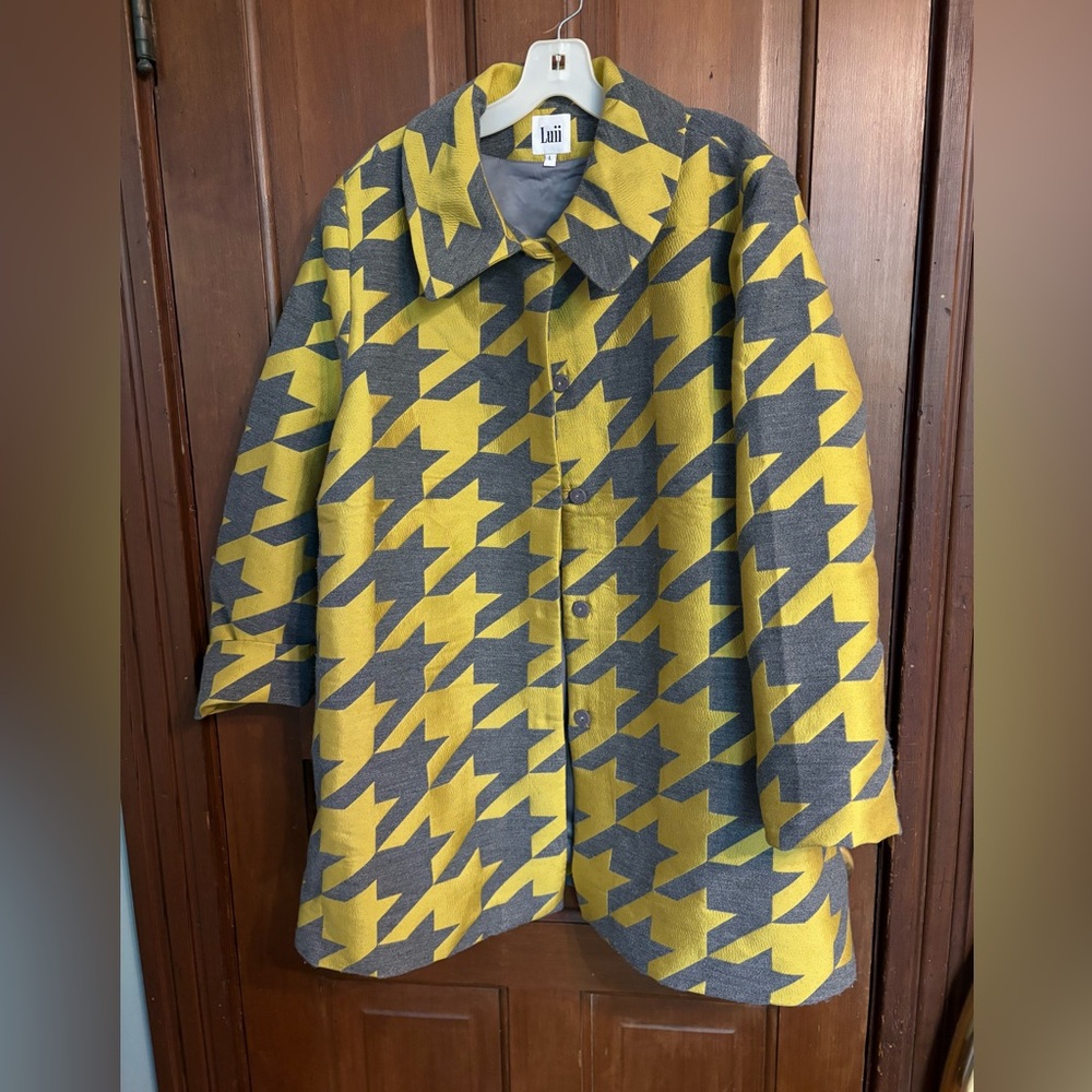 Luii houndstooth light coat - size L